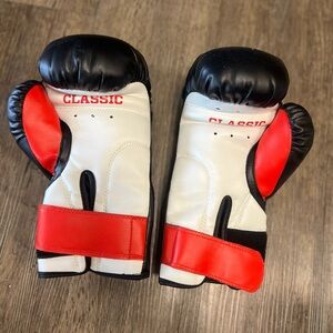 YOUTH (5-9yrs old): Classic TITLE Boxing/Kickboxing Gloves in Red and White